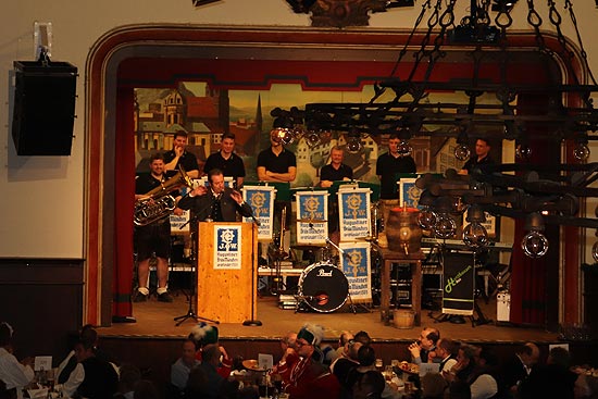 Maximator Starkbierfest 2019 im Augustinerkeller, Andrea Giebel übernahm von Richard Süßmeier den zweiten Teil der Starkbierrede(©Foto: Martin Schmitz)